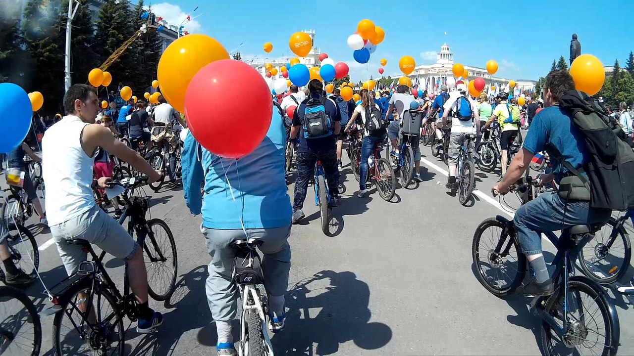 Около тысячи кемеровчан проехались по центру города на велосипедах