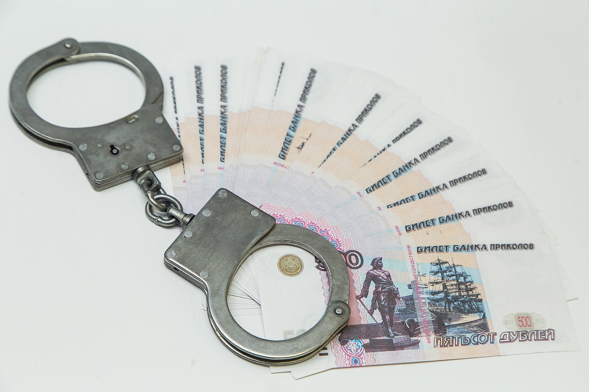 Суд признал бывшую сотрудницу банка виновной в присвоении 10 млн рублей