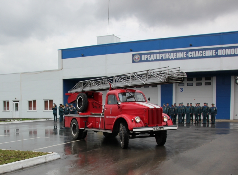 В Кузбассе стартовал автопробег раритетных пожарных машин