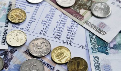 В Кузбассе приставы могут быстрее списывать с банковских карт долги за ЖКУ