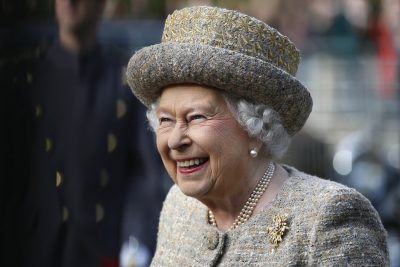СМИ: охранник Букингемского дворца чуть не застрелил королеву Елизавету II