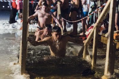 В Кемерове более трёх тысяч человек окунулись в крещенские купели