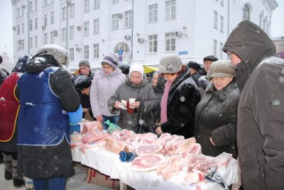 Жители России заменили в рационе мясо и молоко на овощи и тыквы