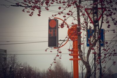 В центре Кемерова на перекрёстке изменят режим работы светофора