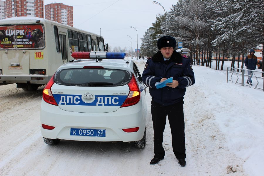 Автомобиль кемерово. ДПС Кемерово. Машины ДПС Кемерово. Сотрудники ГИБДД Кемерово. Областное ГИБДД Кемерово.