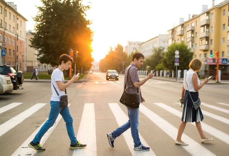 Знаешь улицу. Кемерово лето. Летние улицы Кемерово. Люди на улице в Кемерово. Экскурсия по улицам Кемерово.