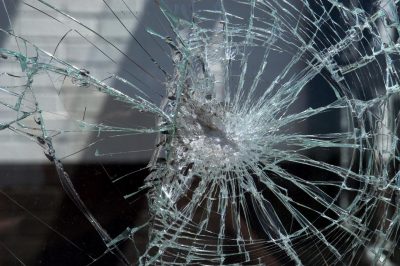 Машину с журналистами «СТС-Кузбасс» обстреляли в Новокузнецке