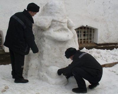 В городах Кузбасса к уборке снега привлекут осуждённых