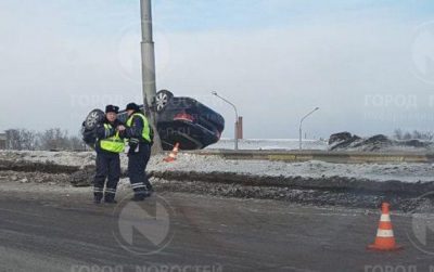 В Новокузнецке перевернулся Lexus, пострадали два пассажира