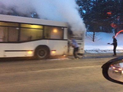 В Кемерове на ходу задымился автобус с пассажирами