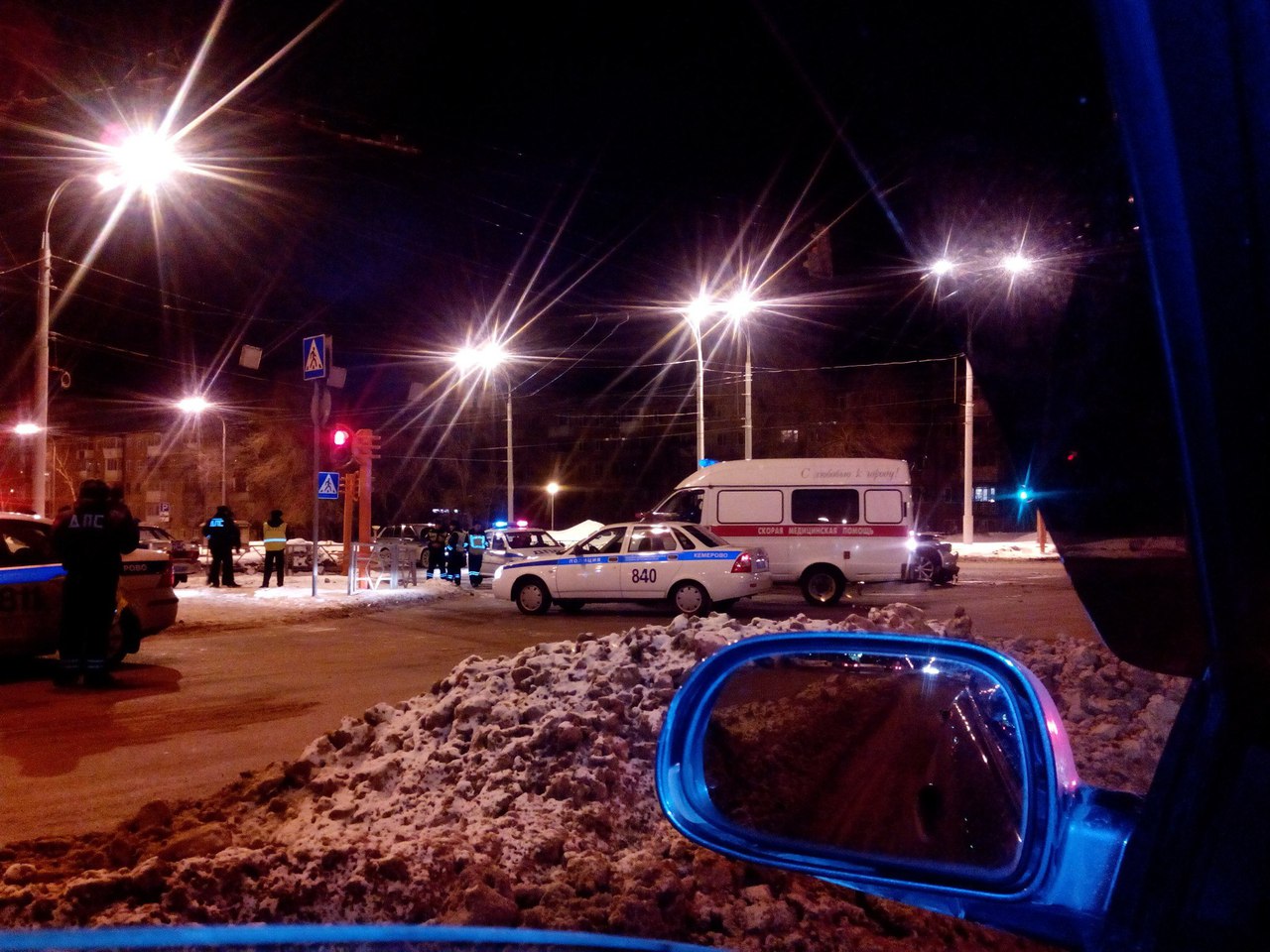 В Кемерове на перекрёстке автомобиль Infiniti протаранил машину ДПС •  23.02.2017 • Новости • Сибдепо