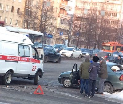 В ГИБДД прокомментировали столкновение двух авто на проспекте Ленина в Кемерове