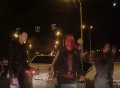 В Сеть попало видео жесткого избиения водителя на дороге в Кемерове
