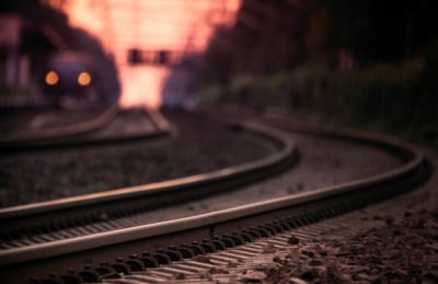 В Кузбассе грузовой поезд насмерть сбил 17-летнюю девушку