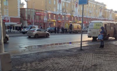 В центре Кемерова водитель Toyota сбил 14-летнего мальчика, неожиданно выбежавшего на дорогу