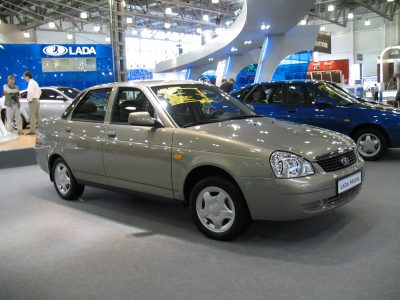 «АвтоВАЗ» планирует выпускать Lada с правым рулём