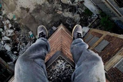 Родетелей школьников, делавших селфи на крыше пятиэтажки в Кемерове, оштрафуют