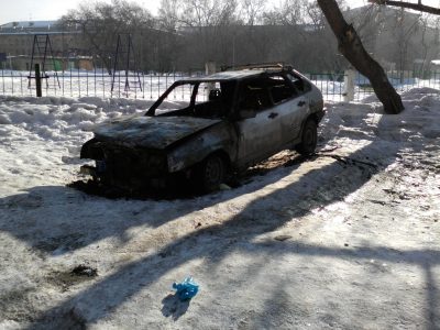 Ночью в Кемерове в автомобиле сгорел мужчина