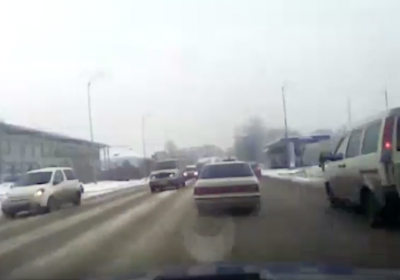 Погоня по кемеровским улицам за водителем без прав попала на видео