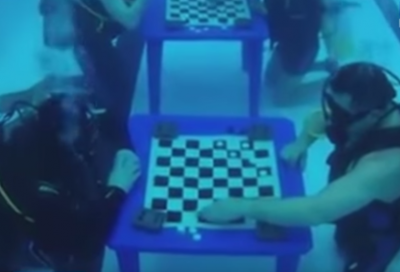 В Кемерове дайверы устроили турнир по подводным шашкам