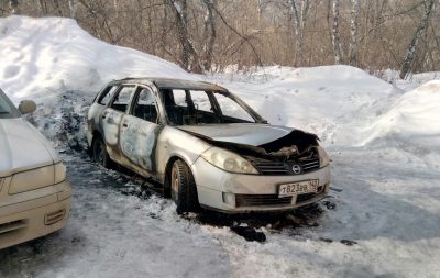 В Кировском районе Кемерова утром сгорела иномарка