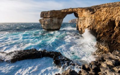 На Мальте во время шторма разрушилась известная скала «Лазурное окно»