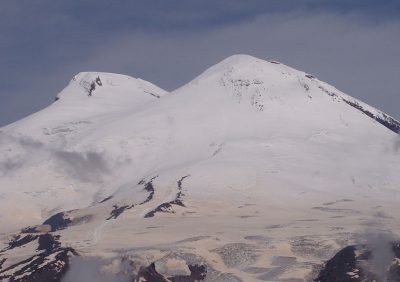 Альпинистка, упавшая с Эльбруса, скончалась по дороге в больницу