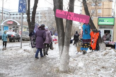 В Кемерове в районе 5-ой поликлиники оштрафовали уличных торговцев