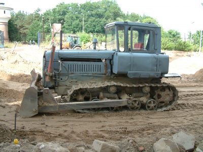 Рабочий погиб под колёсами гусеничного трактора на мусорном полигоне в Кемерове
