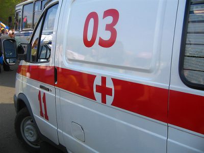 На кузбасском предприятии рабочий получил переломы при взрыве колеса трактора