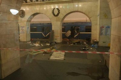 СК: взрывное устройство в петербургском метро мог привести в действие один из пассажиров