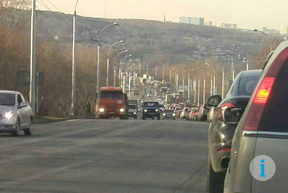 Ремонт кузбасского моста в кемерово 2024. Кузбасский мост Кемерово. 1.32 "Затор". Участок дороги, на кото- Ром образовался затор.