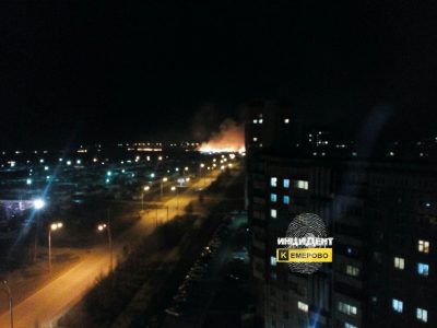 В Сети опубликовали видео крупного пожара в Ленинском районе Кемерова