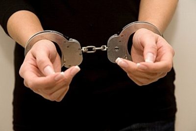 В Кузбассе экс-сотруднице полиции дали два года условно за истязание девочки-подростка