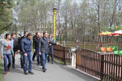 Глава Кемерова Илья Середюк проконтролировал уборку в городских парках