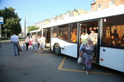 В Новокузнецке пенсионерка получила травмы в автобусе