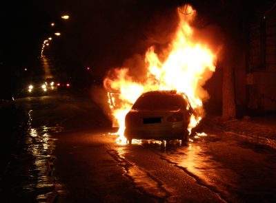 Ночью в Новокузнецке неизвестные спалили Chevrolet Cobalt