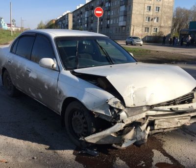В Кузбассе пьяный водитель с ребёнком протаранил внедорожник и скрылся с места ДТП