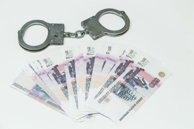Экс-заместитель руководителя инспекции труда Кузбасса предстанет перед судом за взятку