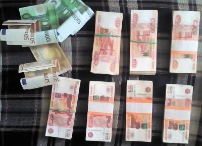 В Кузбассе зять украл у тёщи четыре миллиона рублей, чтобы помешать её переезду