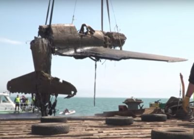 В Керченском проливе строители подняли со дна моря самолёт времён ВОВ