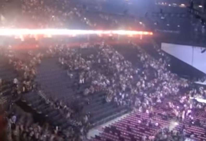 На чьем концерте был теракт. Концерт Арианы Гранде в Манчестере. Взрыв на концерте Арианы Гранде в Манчестере. Манчестер Арена 2017.
