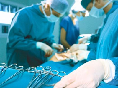 В Кузбассе четырёхмесячной девочке провели уникальную урологическую операцию