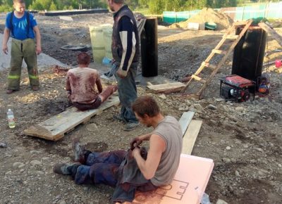 В Новокузнецке спасатели предотвратили гибель рабочих, застрявших внутри подземной цистерны