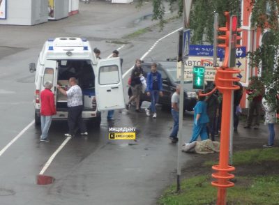 В Кемерове автомобилист пытался избежать столкновения с авто и сбил женщину