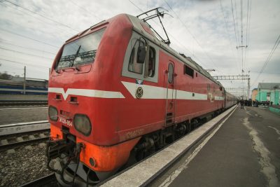 В Сочи пассажирский поезд насмерть сбил туриста из Кузбасса