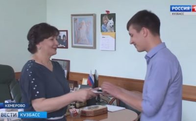 В Кузбассе студенческим семьям вручили по 20 тысяч рублей