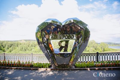 На набережной Томи в Кемерове установили арт-объект «Я люблю Кемерово»