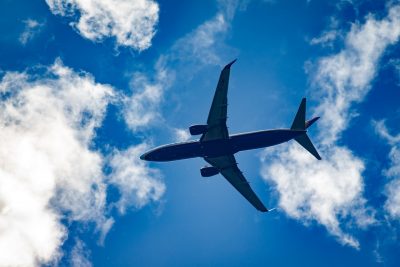 В Минтрансе обсуждают запрет на пронос алкоголя из duty free в самолёты