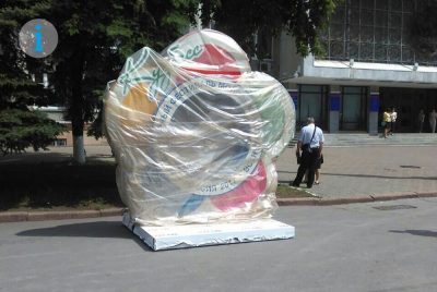 В Кемерове на площади Советов установили «Фестивальную ромашку»